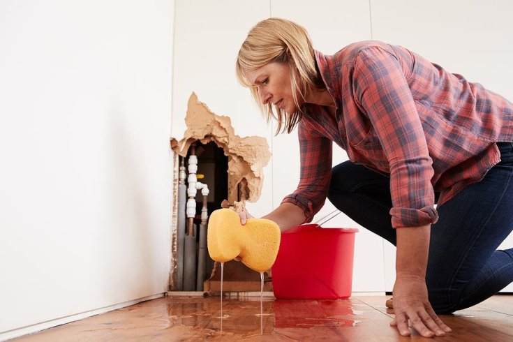 9 Signs of a Water Leak in Your Home